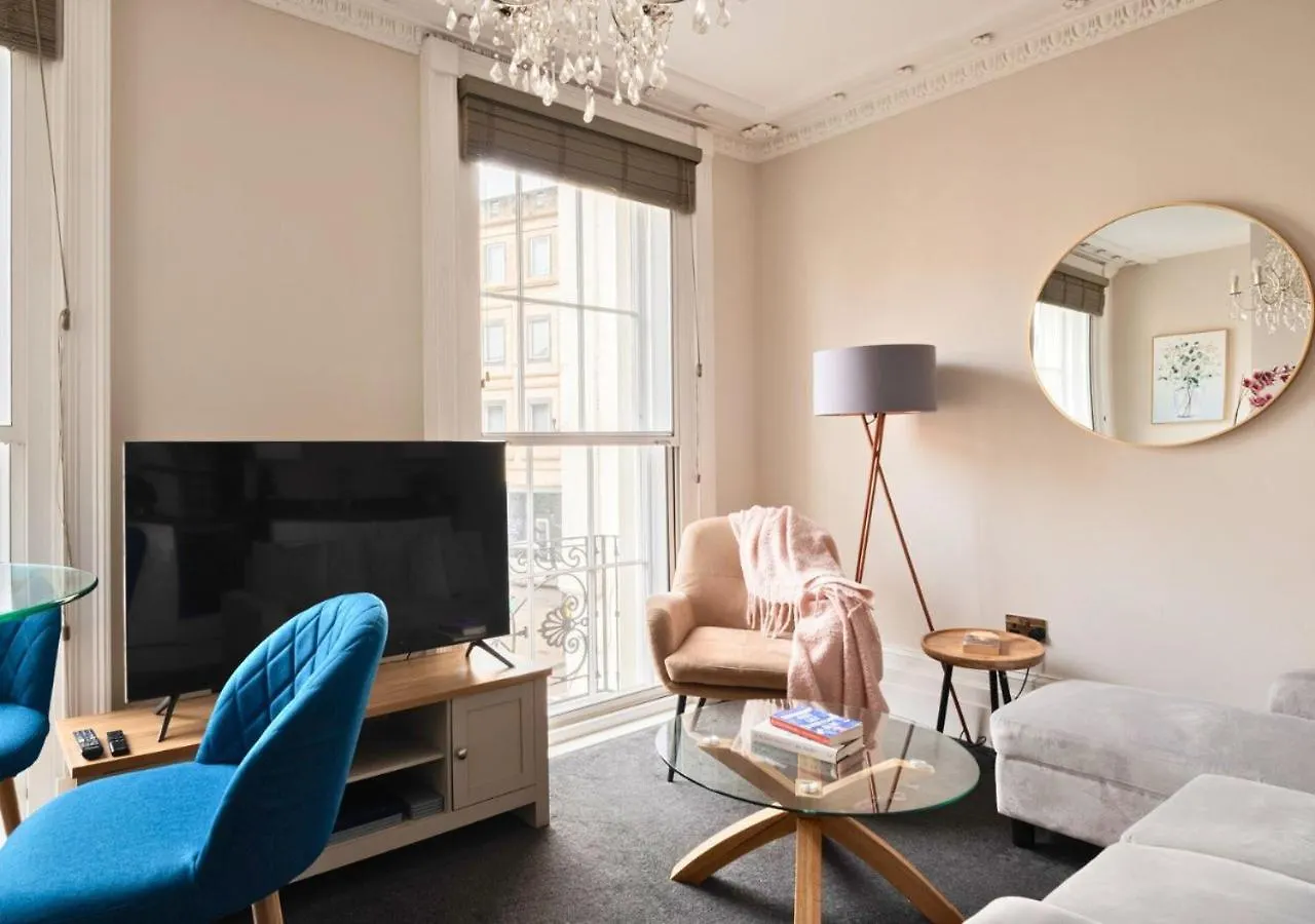 Stunning 2 Bed In The Centre Of Cheltenham! 0*, Cheltenham United Kingdom
