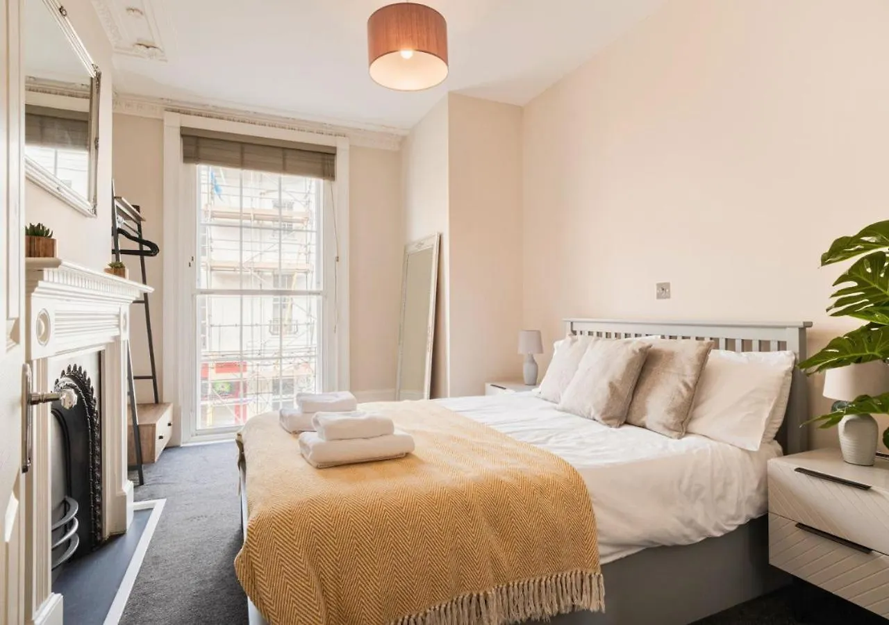 Stunning 2 Bed In The Centre Of Cheltenham! Cheltenham