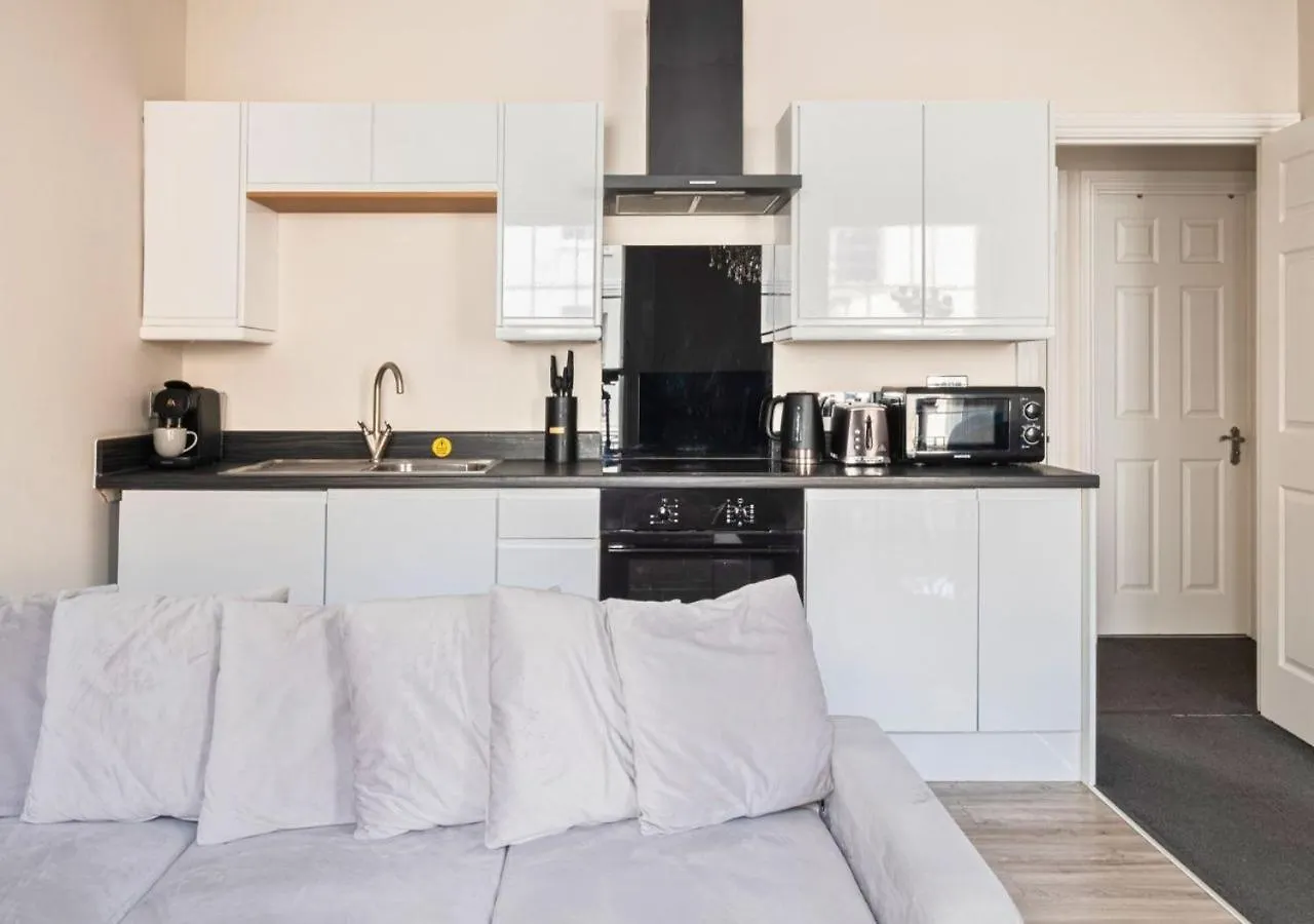 Stunning 2 Bed In The Centre Of Cheltenham! 0*, Cheltenham
