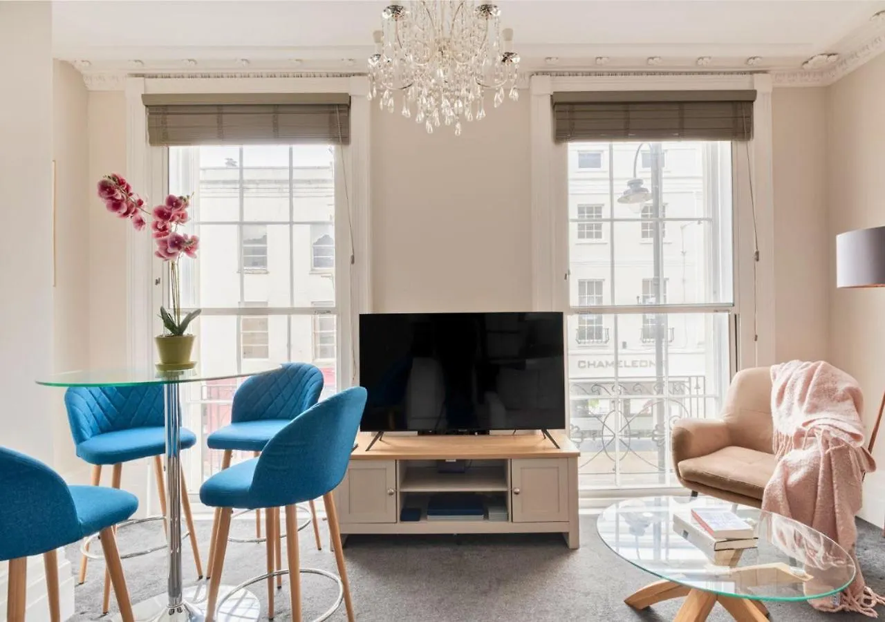 Stunning 2 Bed In The Centre Of Cheltenham! Apartment