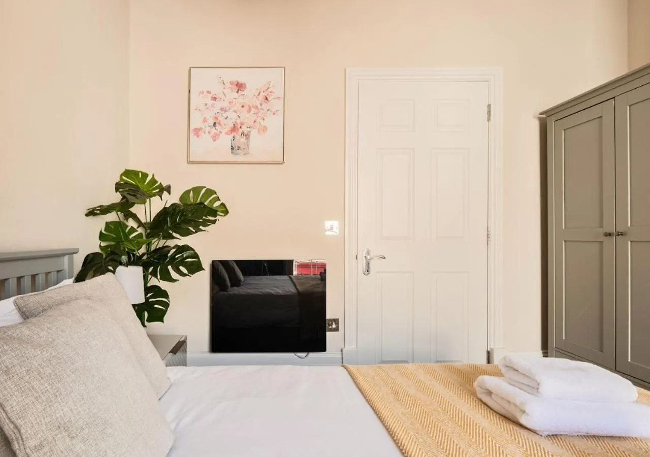 Stunning 2 Bed In The Centre Of Cheltenham! United Kingdom