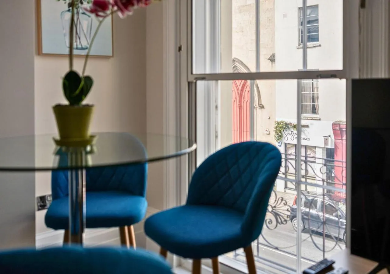 Stunning 2 Bed In The Centre Of Cheltenham! Cheltenham