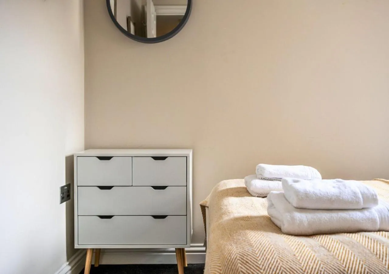 Apartment Stunning 2 Bed In The Centre Of Cheltenham!