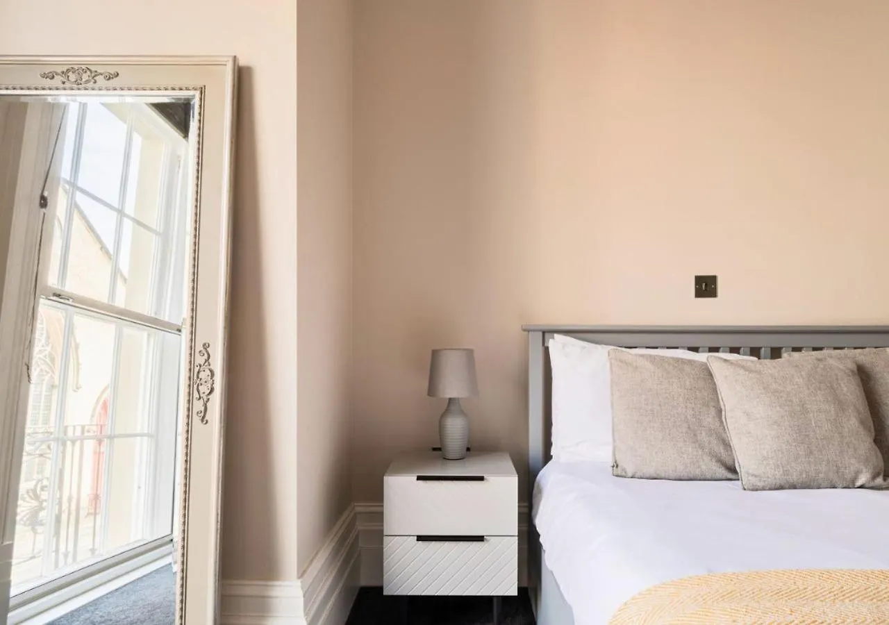 Stunning 2 Bed In The Centre Of Cheltenham! Apartment